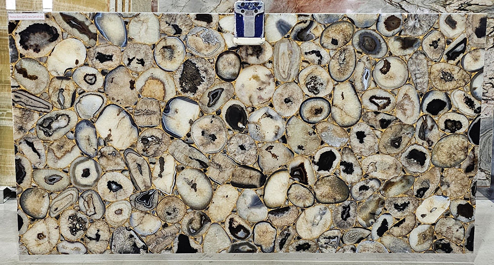 Precious Stone AGATE Atena Giant with Gold